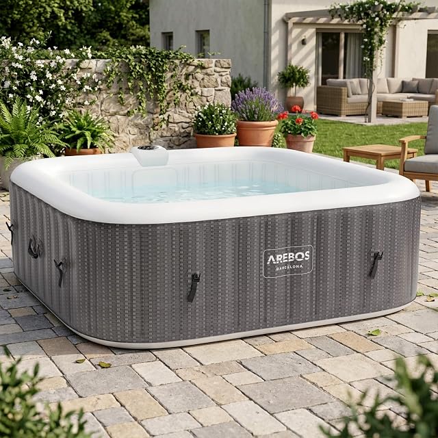 Spa quadrata Arebos BARCELONA da 185 per 185 centimetri, con una copertura termica e un tappetino di fondo
